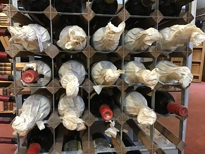 Lot 286 - Sixteen bottles of 1977 Chateau Latour 'Les...