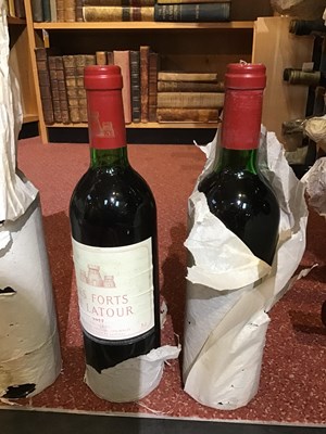 Lot 286 - Sixteen bottles of 1977 Chateau Latour 'Les...
