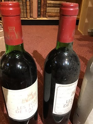 Lot 286 - Sixteen bottles of 1977 Chateau Latour 'Les...