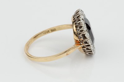 Lot 281 - A diamond set cluster ring, centred with a...