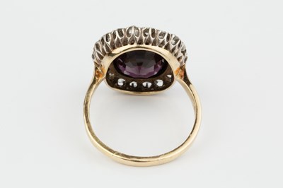 Lot 281 - A diamond set cluster ring, centred with a...