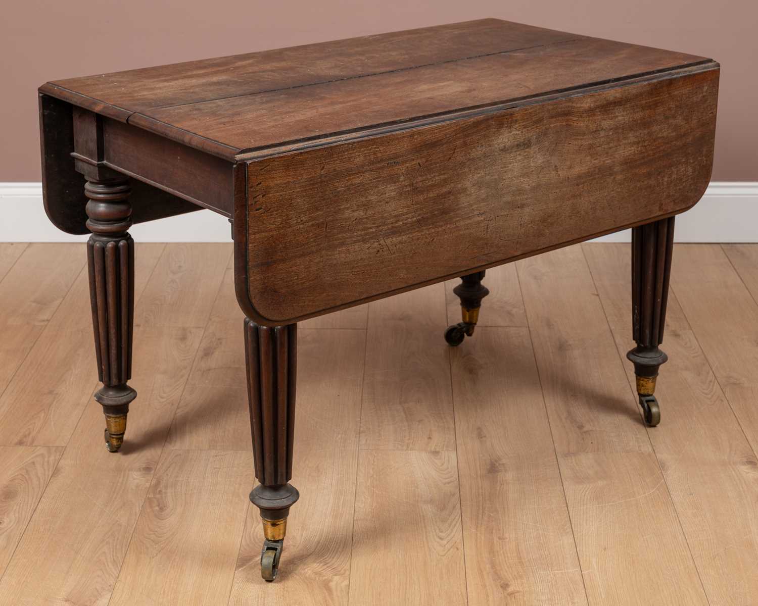 Lot 18 - A mahogany Gillows style drop-leaf extending dining table