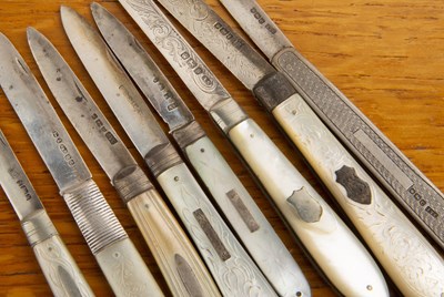 Lot 425 - Collection of silver fruit or folding knives...