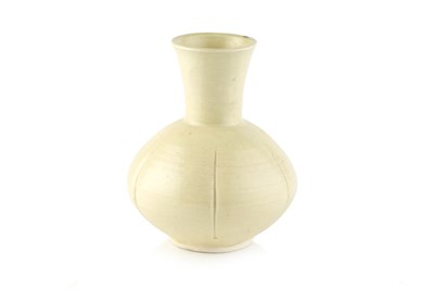 Lot 544 - William 'Bill' Marshall (1923-2007) Vase the...