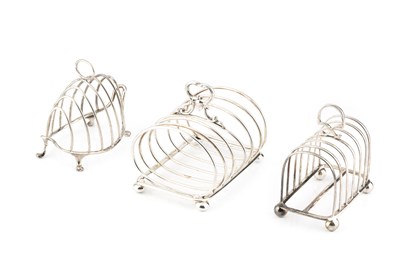 Lot 881 - An early Victorian silver seven bar toast rack,...