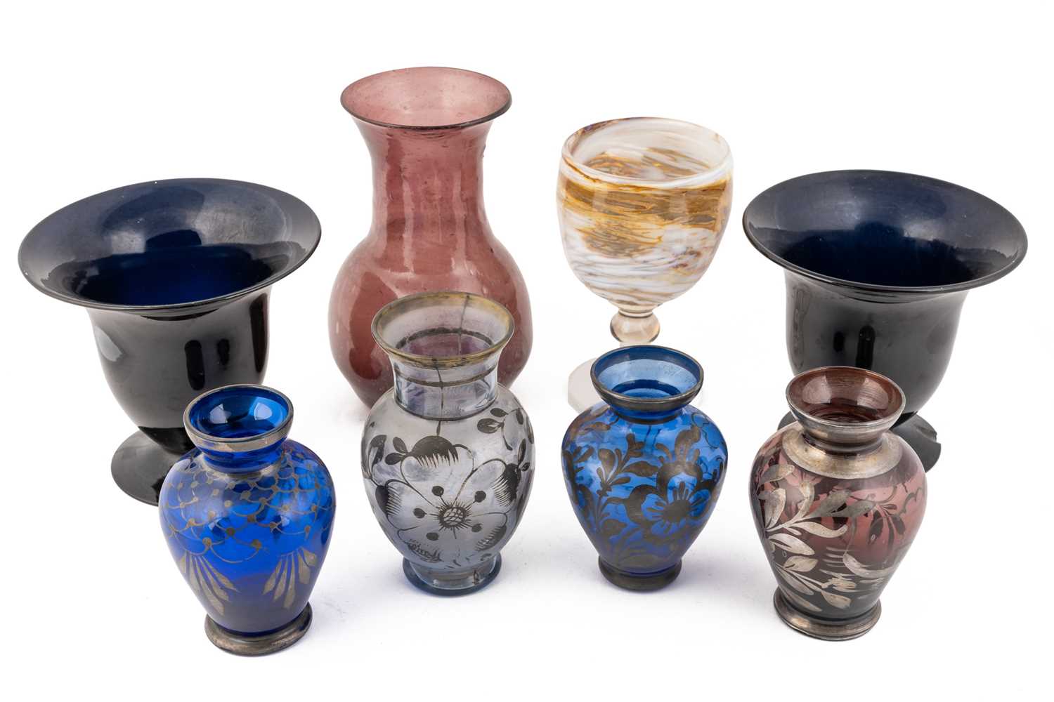 Lot 51 - A collection of glassware