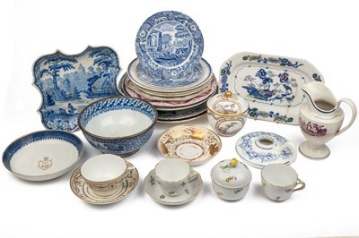 Lot 98 - A collection of ceramics and porcelain