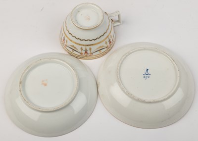Lot 98 - A collection of ceramics and porcelain