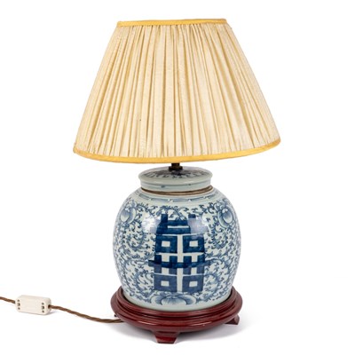 Lot 513 - A Chinese porcelain table lamp