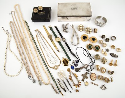 Lot 216 - Group of costume jewellery to include...