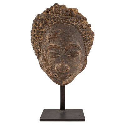 Lot 139 - An antique African pottery head, possibly Akan,...