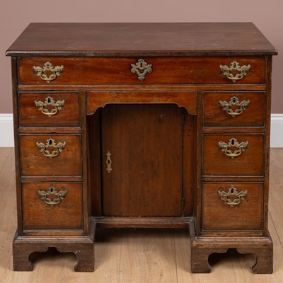 Lot 251 - A George III mahogany kneehole desk