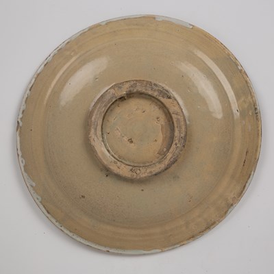 Lot 206 - An 18th century Dutch Delft charger, decorated...