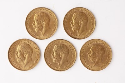 Lot 253 - Five George V sovereigns four dated 1928 (SA),...