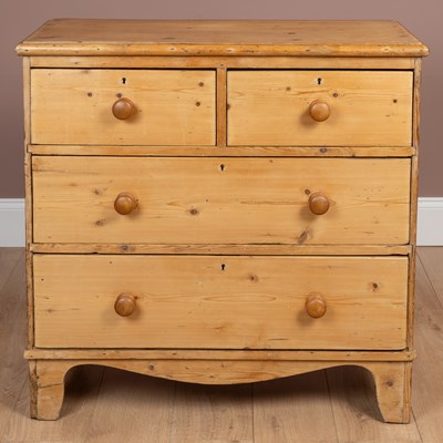 Lot 284 - A pine chest of drawers