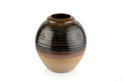 Lot 644 - Attributed to Ray Finch (1914-2012) Large jar...