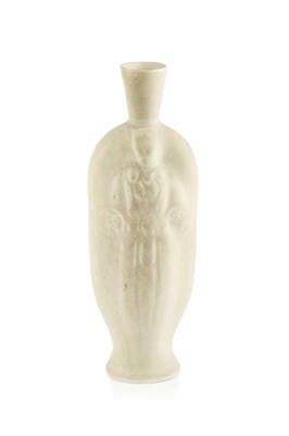 Lot 558 - Geoffrey Eastop (1921-2014) Figural vase...