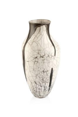 Lot 596 - David Roberts (b.1947) Vase raku impressed...