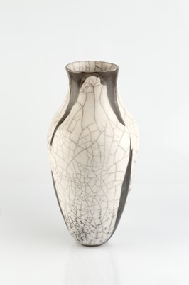 Lot 596 - David Roberts (b.1947) Vase raku impressed...