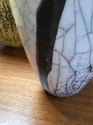 Lot 596 - David Roberts (b.1947) Vase raku impressed...