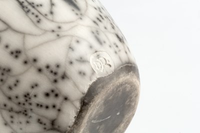 Lot 596 - David Roberts (b.1947) Vase raku impressed...