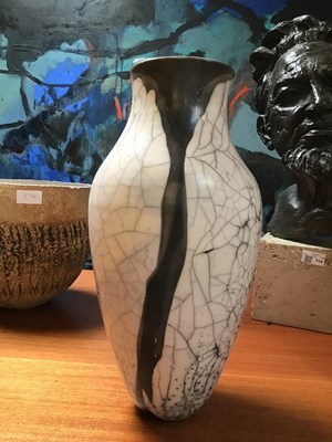 Lot 596 - David Roberts (b.1947) Vase raku impressed...