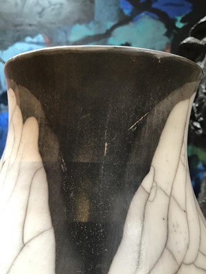Lot 596 - David Roberts (b.1947) Vase raku impressed...