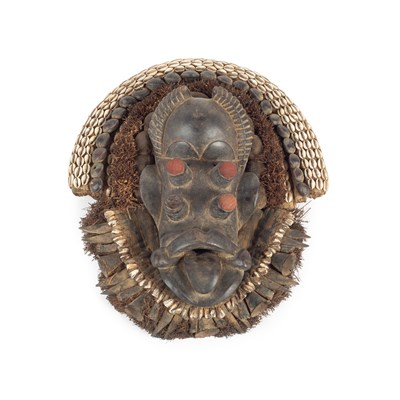 Lot 1047 - A Dan mask