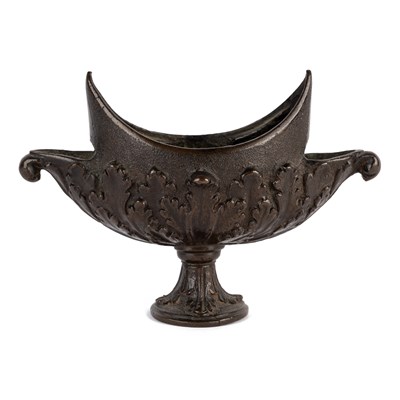 Lot 491 - An antique bronze oil lamp