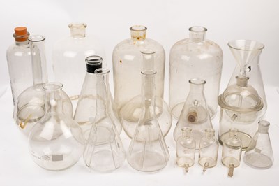 Lot 1046 - A collection of scientific laboratory glassware