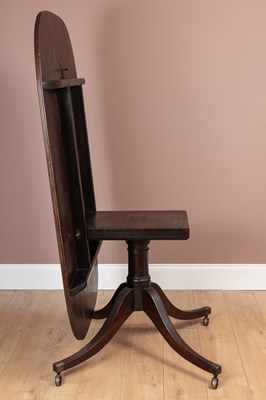Lot 207 - A Regency mahogany tilt top dining table