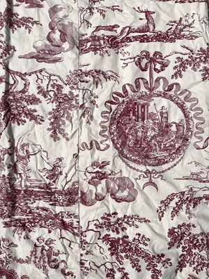 Lot 1104 - A pair of lined curtains