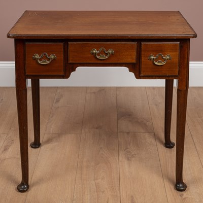 Lot 1174 - A Georgian mahogany lowboy