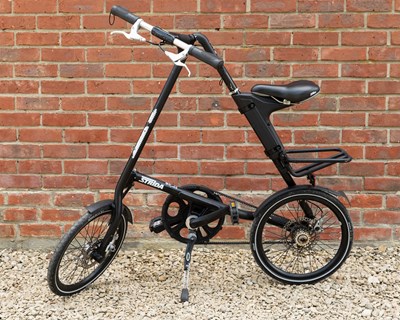 Lot 1375 - A 'Strida' folding bicycle