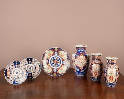 Lot 428 - A collection of Imari porcelain