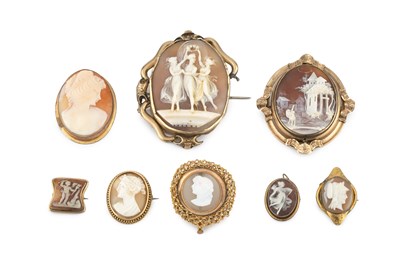 Lot 71 - A 19th century shell cameo brooch, the oval...