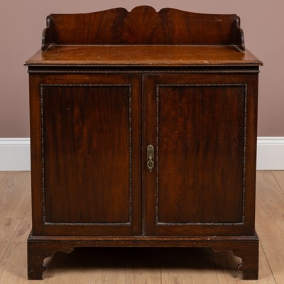 Lot 346 - A late 19th/early 20th century mahogany side cabinet