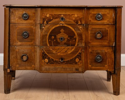 Lot 472 - An Italian 18th century inlaid commode