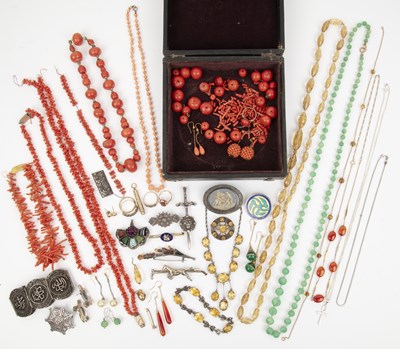 Lot 235 - Collection of costume and decorative jewellery...