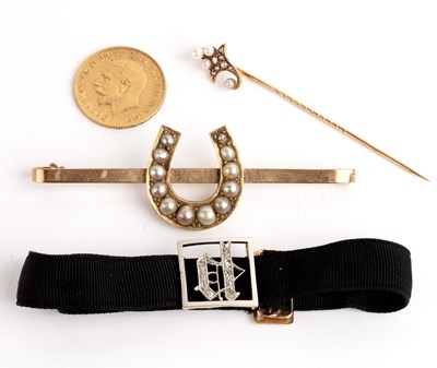 Lot 231 - Collection of jewellery comprising a small...