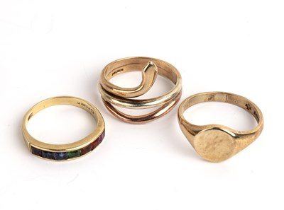 Lot 234 - Three rings comprising a 9ct gold signet ring,...