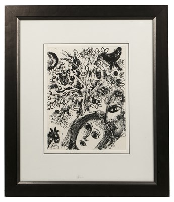 Lot 12 - Marc Chagall Le couple devant l'arbre, 1960,...
