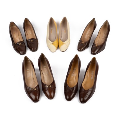 Lot 533 - Five pairs of vintage Gucci shoes in a classic...