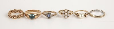 Lot 427 - Collection of gold rings comprising an 18ct...