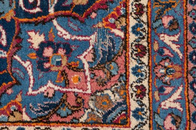 Lot 1317 - A 20th century machine woven Kashan carpet