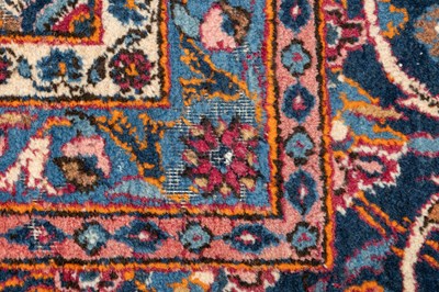Lot 1317 - A 20th century machine woven Kashan carpet