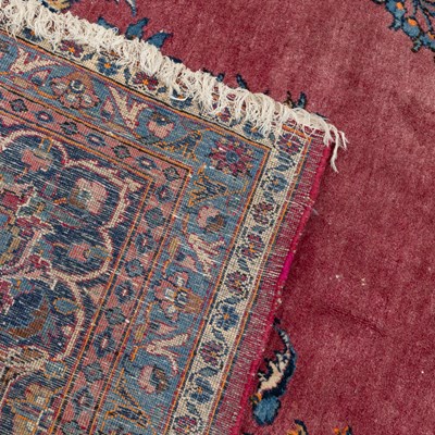 Lot 1317 - A 20th century machine woven Kashan carpet