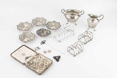 Lot 326 - An Edwardian Scottish silver twin handled...