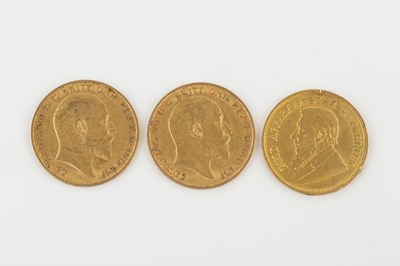 Lot Two Edwardian half sovereigns, 1909, and a...