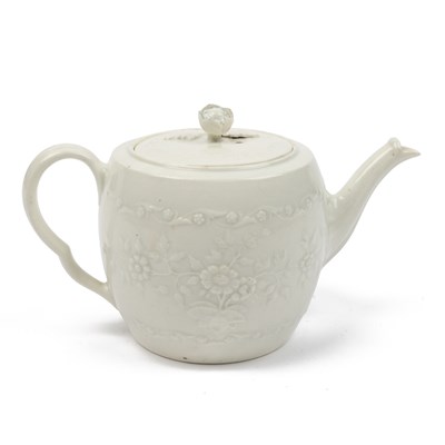 Lot 197 - A Worcester Blanc de Chine teapot